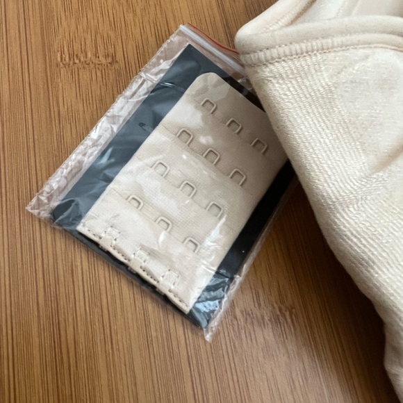 Underoutfit Wireless Everyday Bra - Medium - Picture 8 of 8